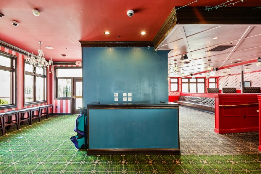 More Photos Of 2501 & 2519 Marshall St NE, Minneapolis Restaurant For Sale