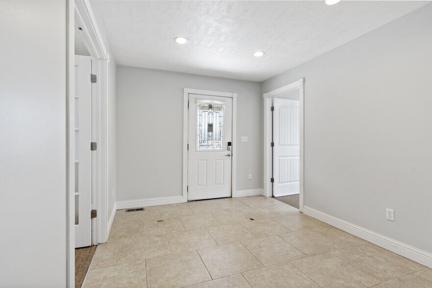 More Photos Of 910 W State St, Lehi Office For Sale