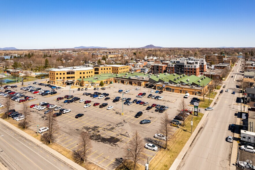 More Photos Of 145 Boul Saint-Joseph, St-Jean Office For Lease