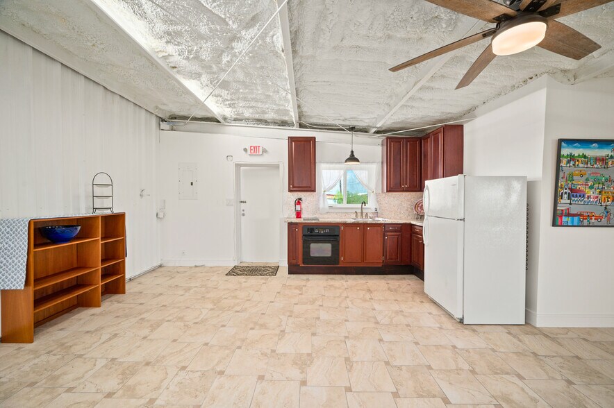 More Photos Of 5519 W Arcola Airport, Arcola Airplane Hangar For Sale