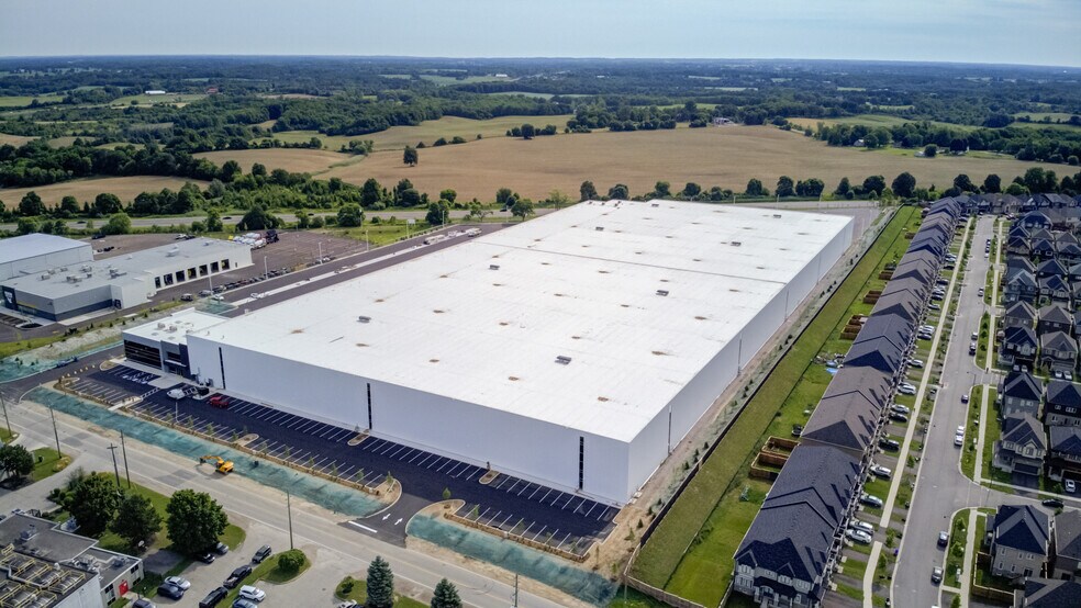 More Photos Of 151 Garden Ave, Brantford Distribution For Lease