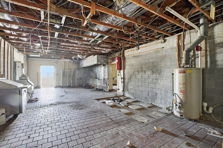 More Photos Of 16541 San Carlos Blvd, Fort Myers Restaurant For Sale