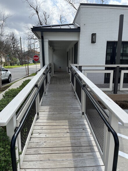 More Photos Of 2601 Baylor St, Houston Restaurant For Sale