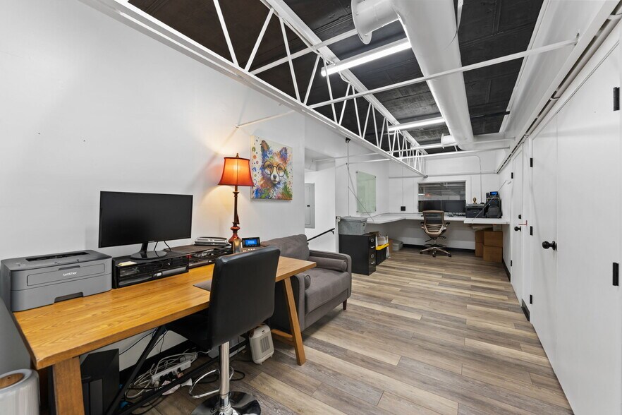 More Photos Of 7490 N 30th Ave, Saint Petersburg Showroom For Sale