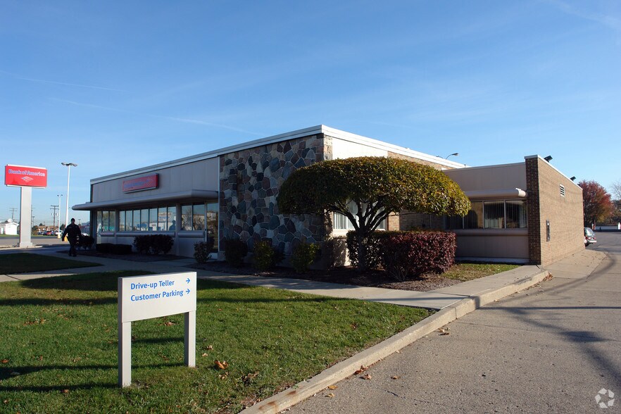 More Photos Of 30700-30850 Schoenherr Rd, Warren Unknown For Lease