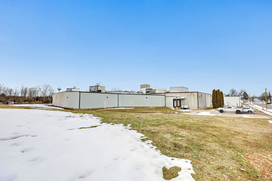 More Photos Of 305 S Wall St, Denmark Industrial For Sale