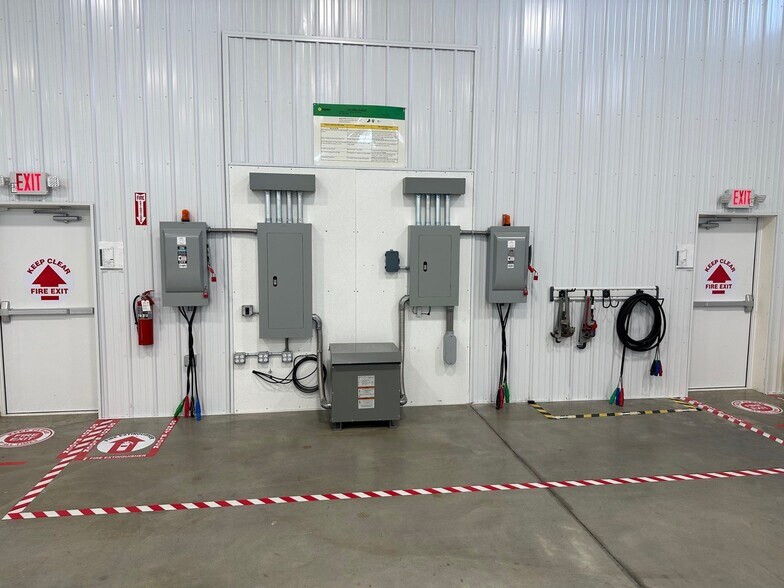 More Photos Of 1000 Randall Ct, Export Warehouse For Lease