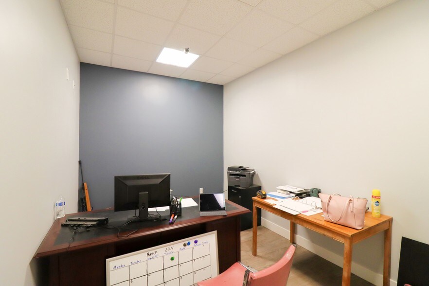 More Photos Of 6050 N Black Canyon Hwy, Phoenix Loft Creative Space For Sale