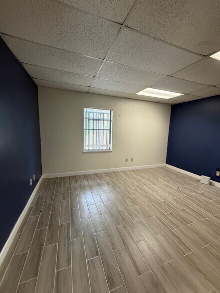 More Photos Of 550 Balmoral Cir N, Jacksonville Unknown For Lease