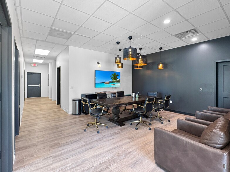 More Photos Of 15105 Crown At Lone Oak Rd, Edmond Office For Lease