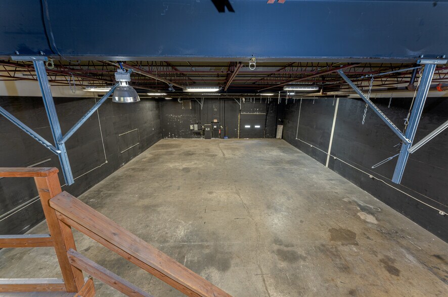 More Photos Of 131 Leeder Hill Dr, Hamden Warehouse For Sale