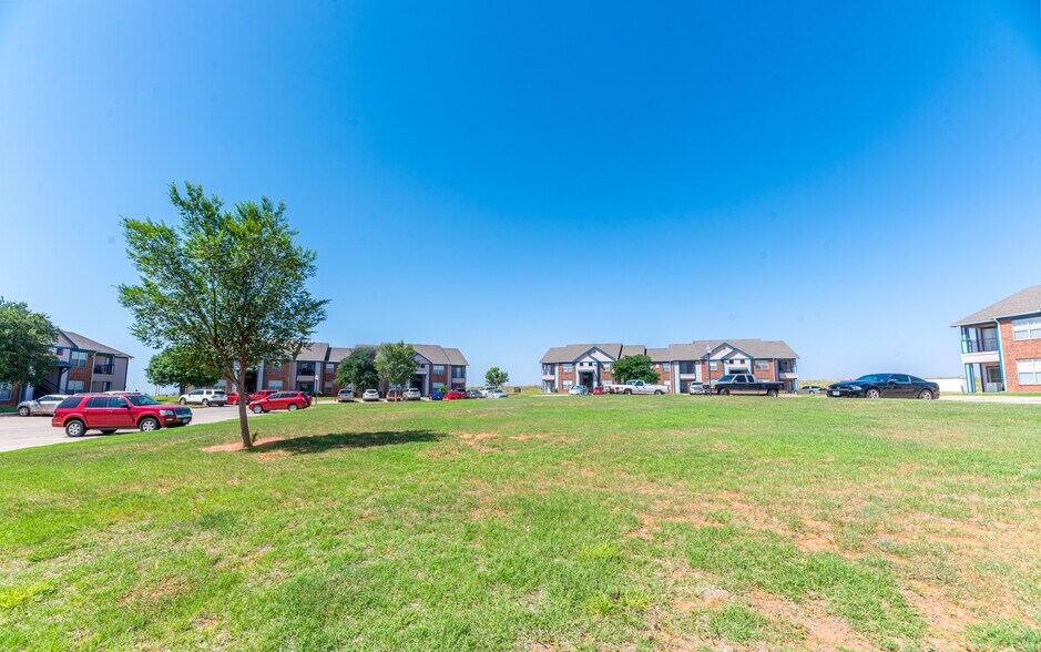 More Photos Of 300 Madison Ave, Childress Apartments For Sale