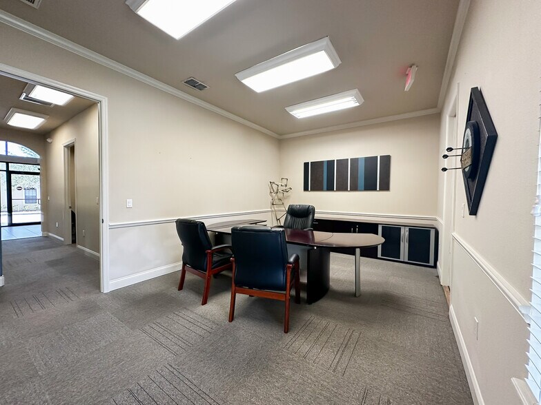 More Photos Of 170 Fitzgerald Rd, Lakeland Office For Lease