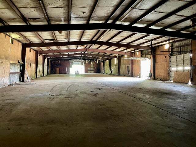 More Photos Of 40 Bradley Cove rd, Russellville Flex For Sale