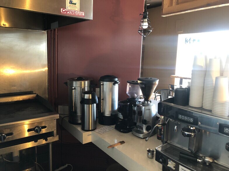 More Photos Of 26027 Eden Landing Rd, Hayward Storefront For Lease