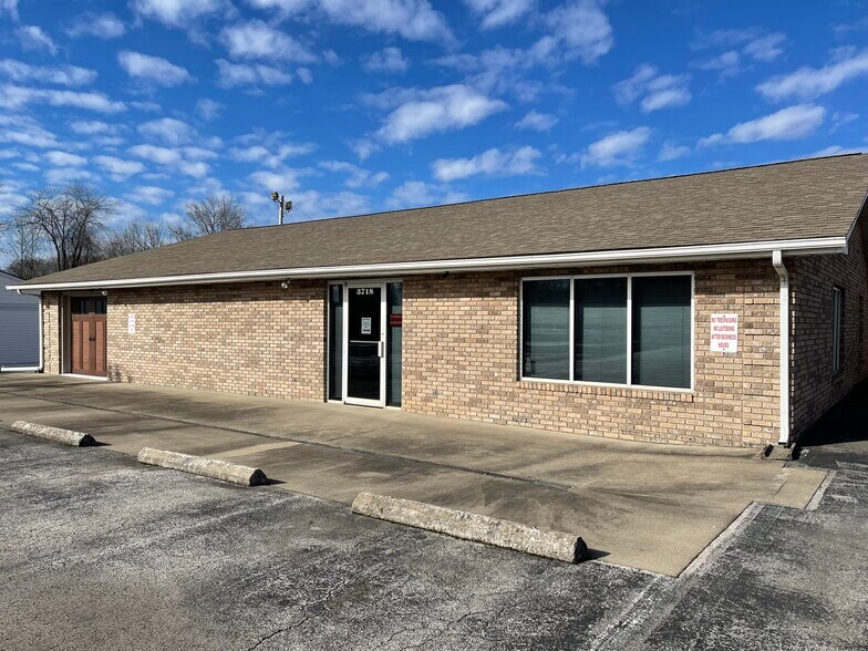 Primary Photo Of 3718 Cumberland Falls Hwy, Corbin Office Residential For Lease