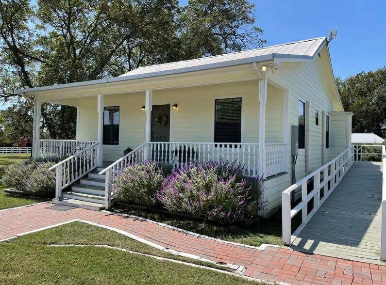 More Photos Of 1281 Post Oak Point Rd, New Ulm Hospitality For Sale
