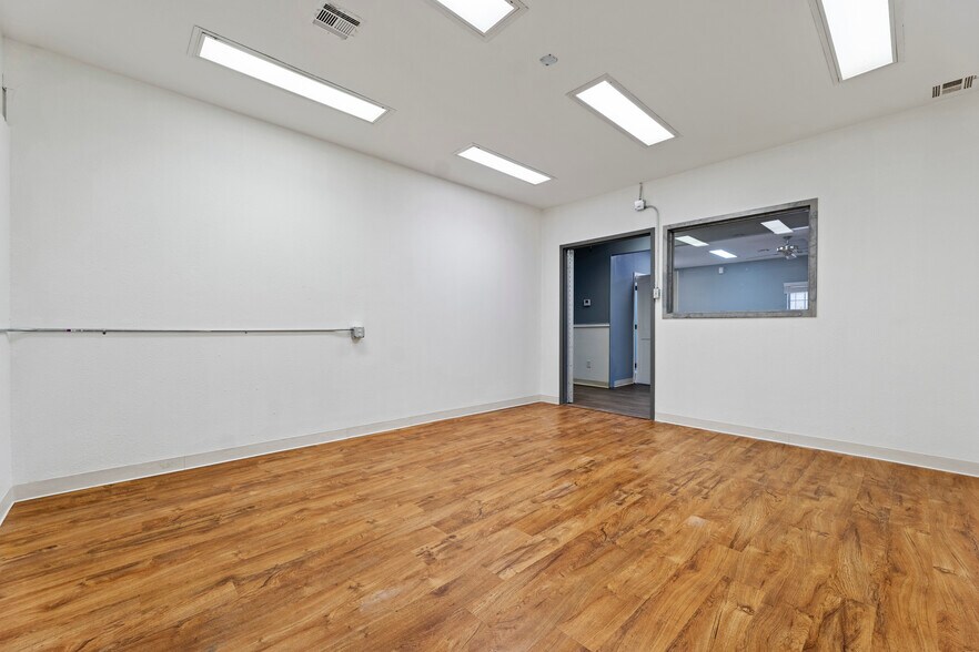 More Photos Of 71 Colt Square Dr, Fayetteville Loft Creative Space For Sale