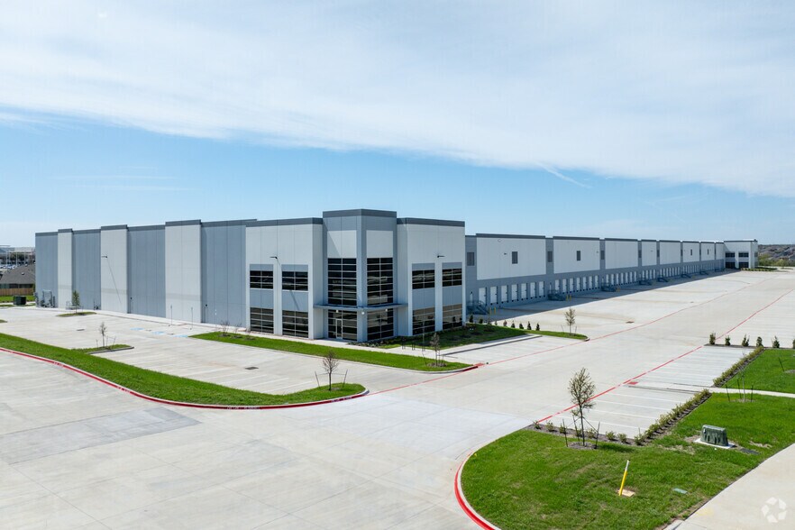 More Photos Of 900 Heritage Trace Pky, Fort Worth Warehouse For Lease