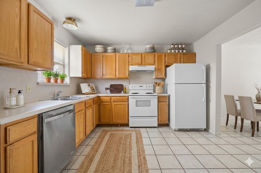 More Photos Of 1118 W Goodwin St, Pleasanton Multifamily For Sale