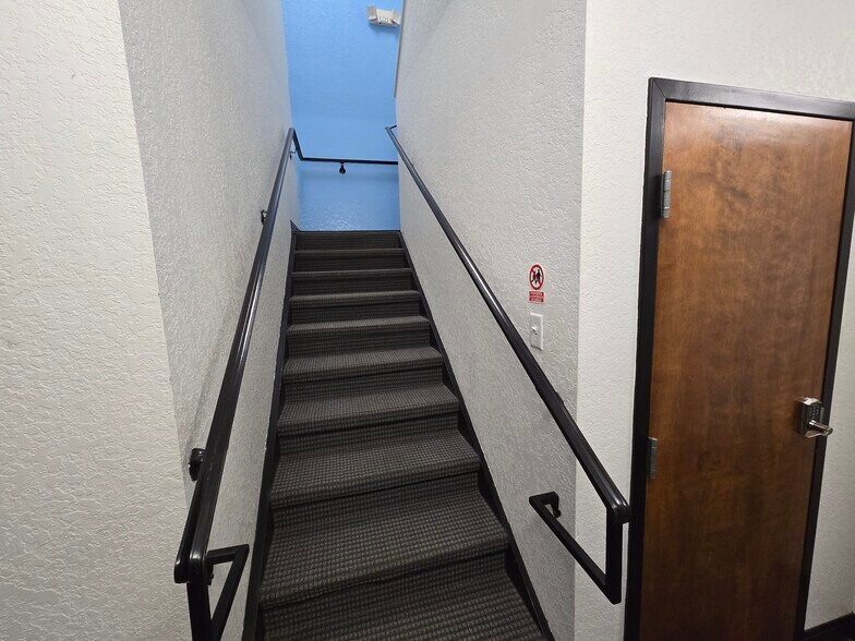 More Photos Of 6881 Kingspointe Pky, Orlando Flex For Lease