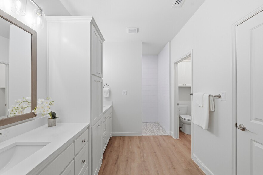 More Photos Of 200-210 Ewell st, Granbury Apartments For Sale