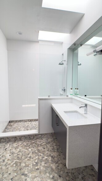 More Photos Of 76 Prince St, Kingston Storefront Retail Office For Sale