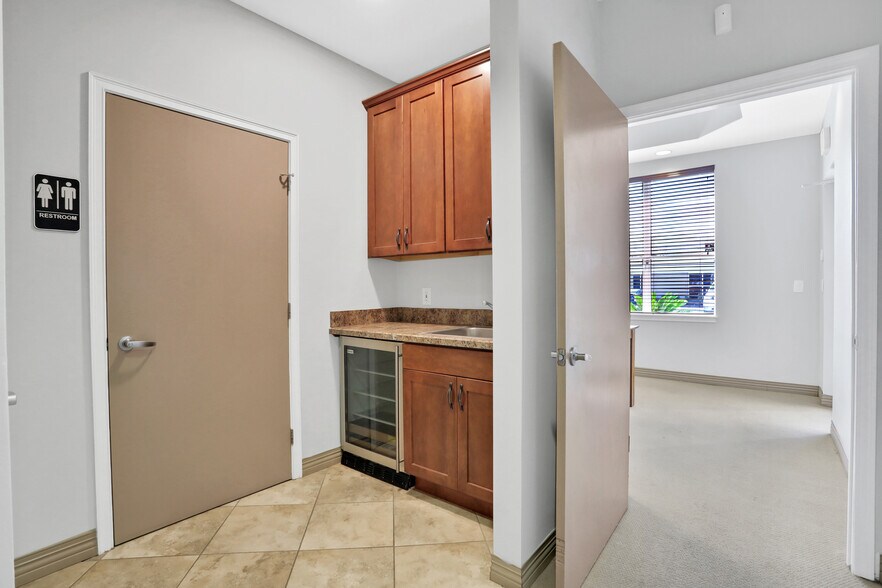 More Photos Of 6277 Dupont Station Ct, Jacksonville Medical For Lease