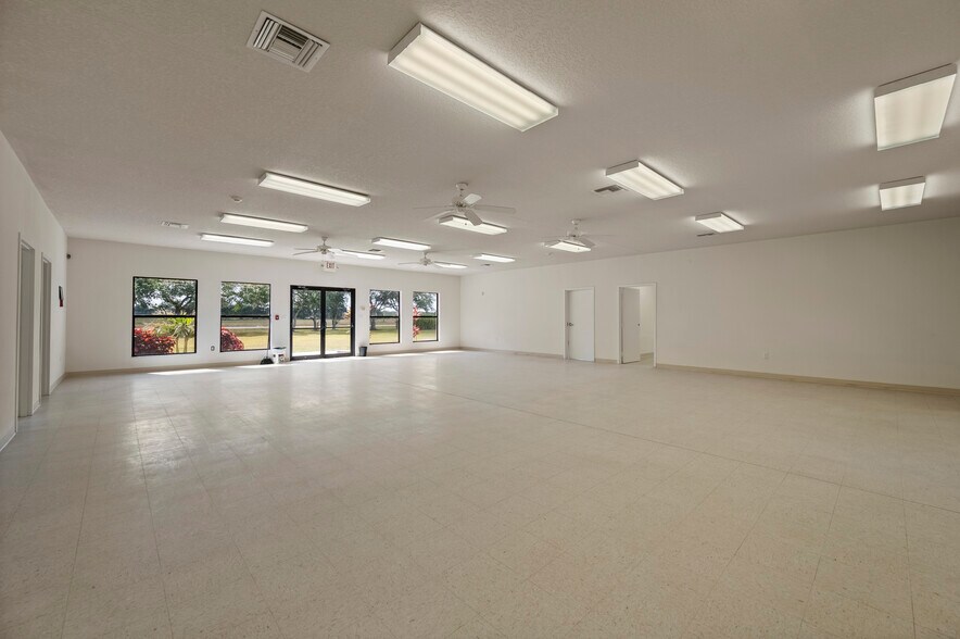 More Photos Of 5241 Highway 17, Arcadia Flex For Sale