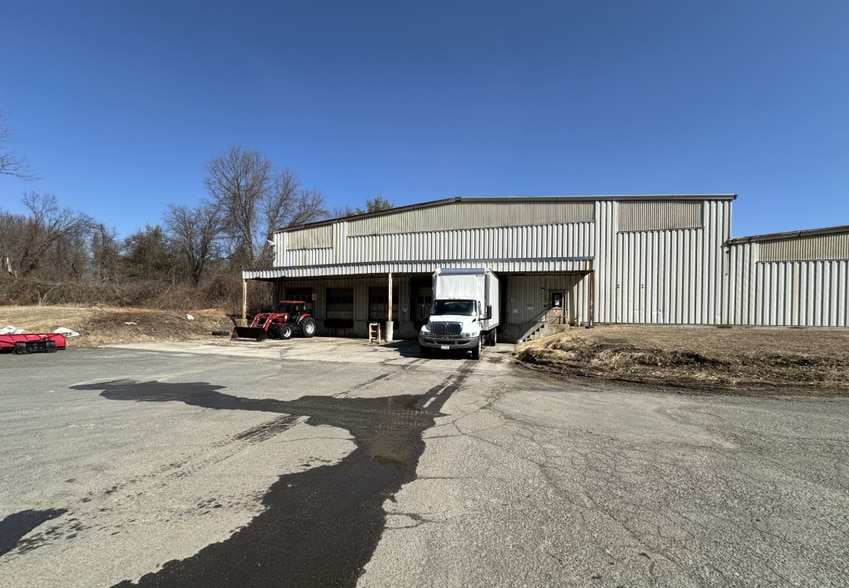 More Photos Of 24 Spring St, Florence Warehouse For Lease