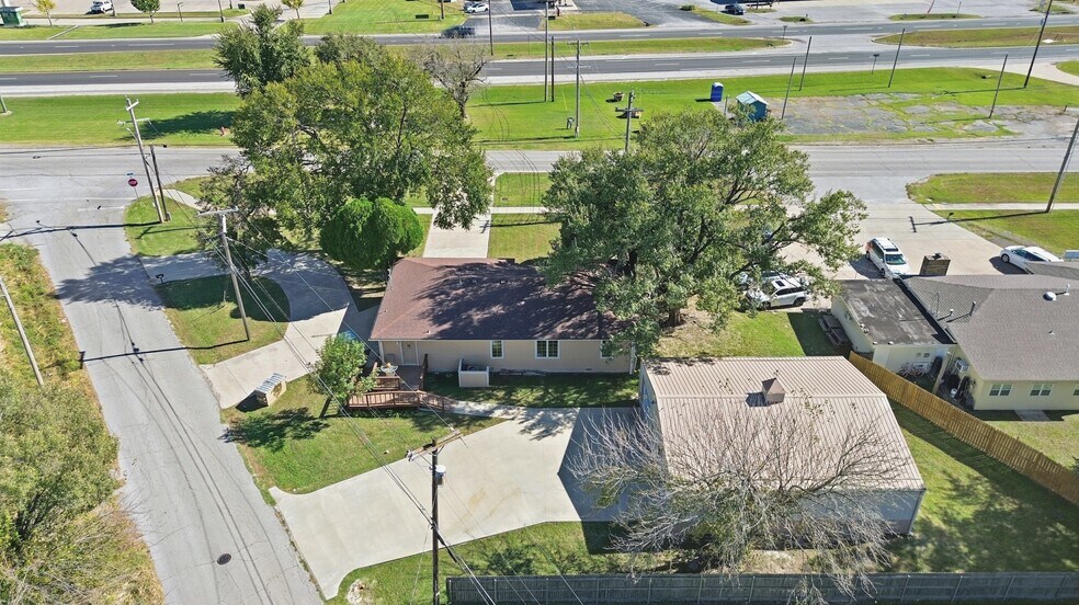 More Photos Of 601 S Cherokee St, Catoosa Office For Sale