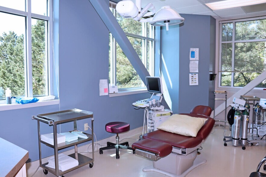More Photos Of 24076 SE Stark St, Gresham Medical For Lease