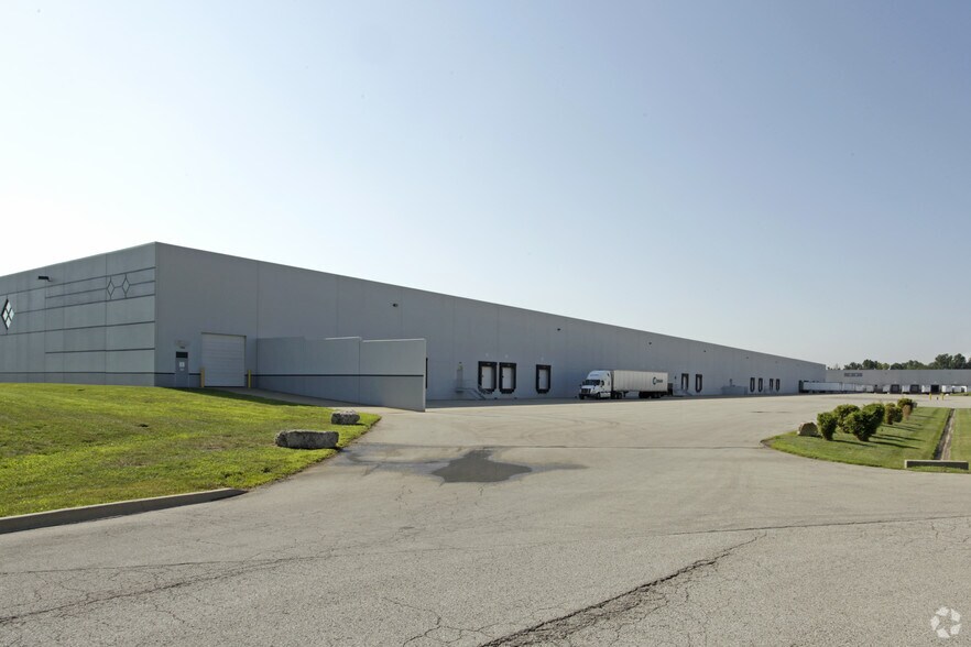 More Photos Of 7700 Trade Port Dr, Louisville Distribution For Lease