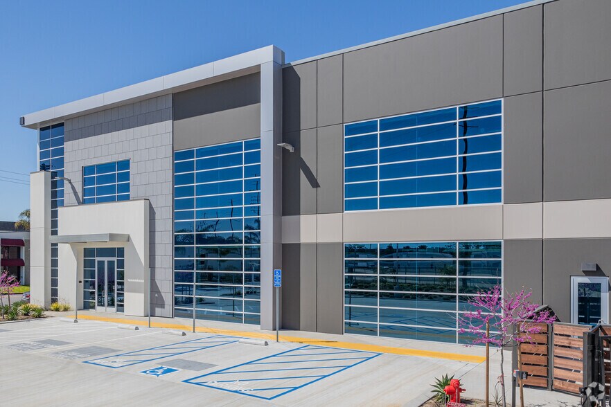 More Photos Of 12772 Monarch St, Garden Grove Warehouse For Lease