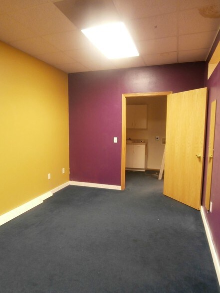 More Photos Of 3221-3225 Parmenter St, Middleton Freestanding For Lease
