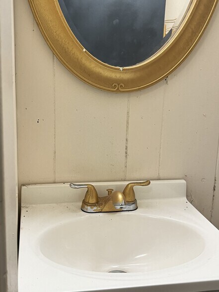 More Photos Of 943 Gallatin, Jackson Warehouse For Sale