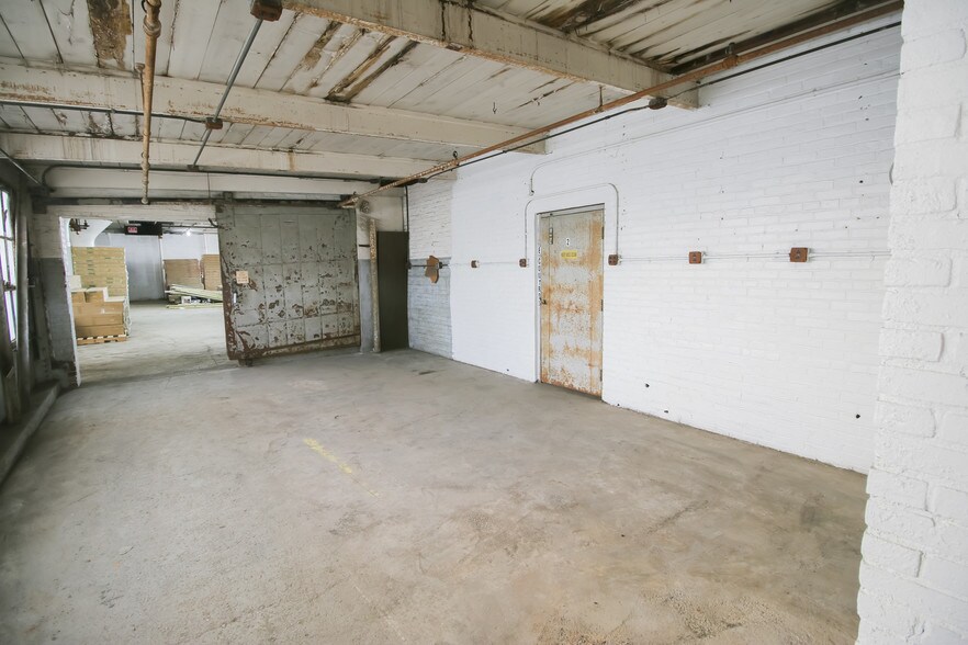 More Photos Of 39 Meade St, Trenton Distribution For Lease