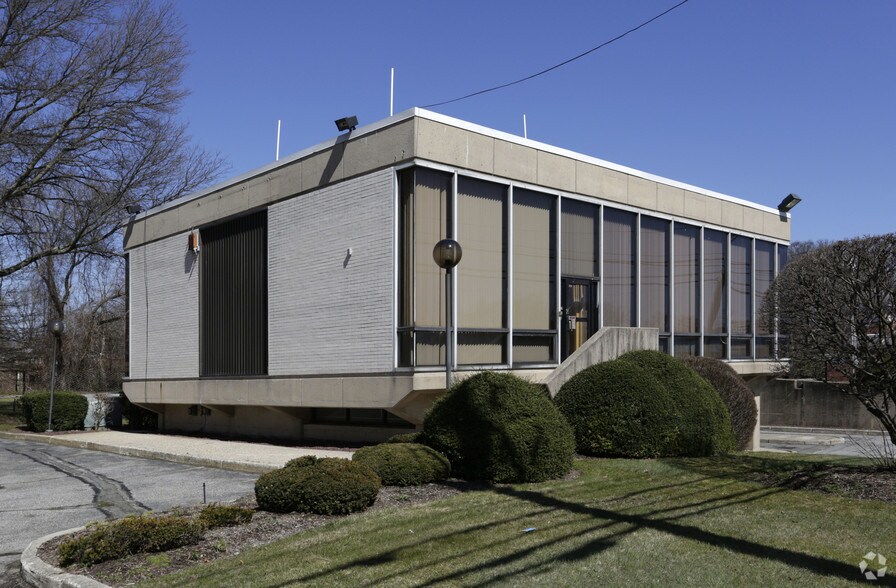 More Photos Of 2921 Middle Country Rd, Lake Grove Bank For Sale