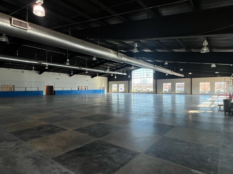 More Photos Of 3260 Morrow Rd, Birmingham Showroom For Lease