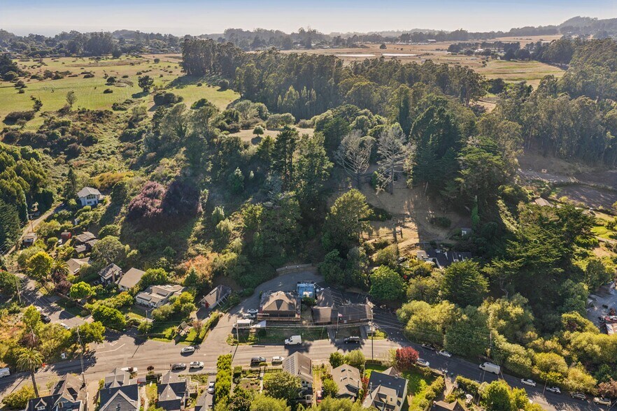 More Photos Of 16-22 Brighton Avenue, Bolinas General Retail For Sale