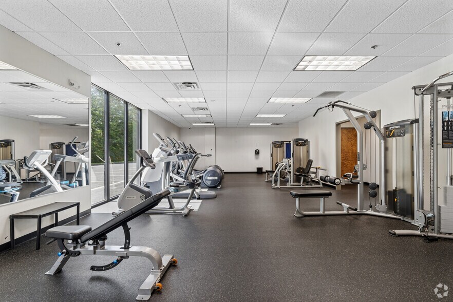 More Photos Of 1000 Holcomb Woods Pky, Roswell Unknown For Lease