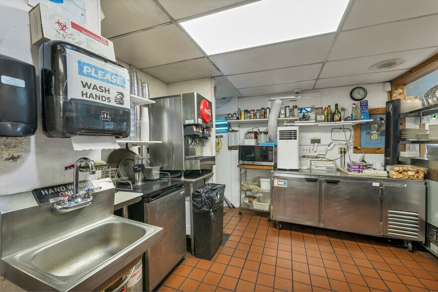 More Photos Of 40 Main St, Goffstown Restaurant For Sale