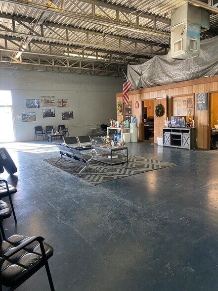 More Photos Of 3007 S Fillmore St, Amarillo Warehouse For Lease