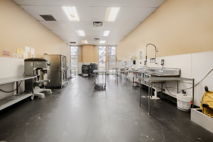 More Photos Of 4895-4897 Oakland St, Denver Food Processing For Sale