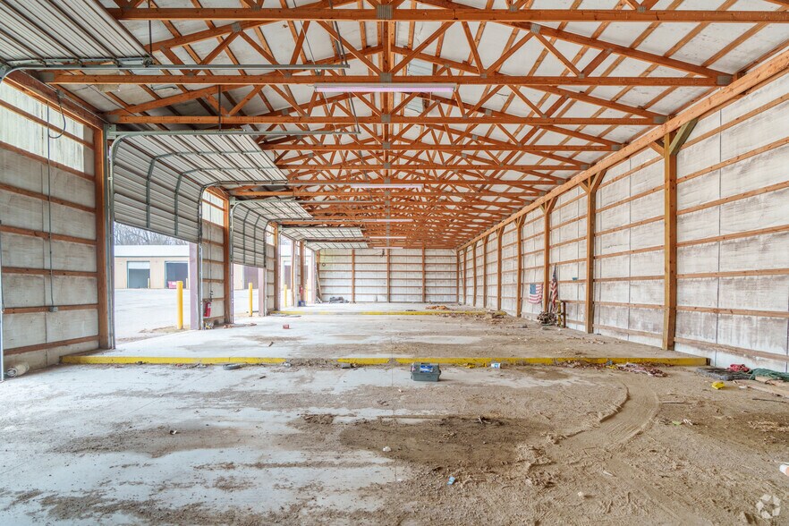 More Photos Of 946 Tonsor Rd, Alton Industrial For Sale