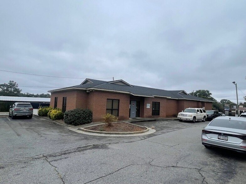 Primary Photo Of 1867 Forsyth St, Macon-Bibb Medical For Sale