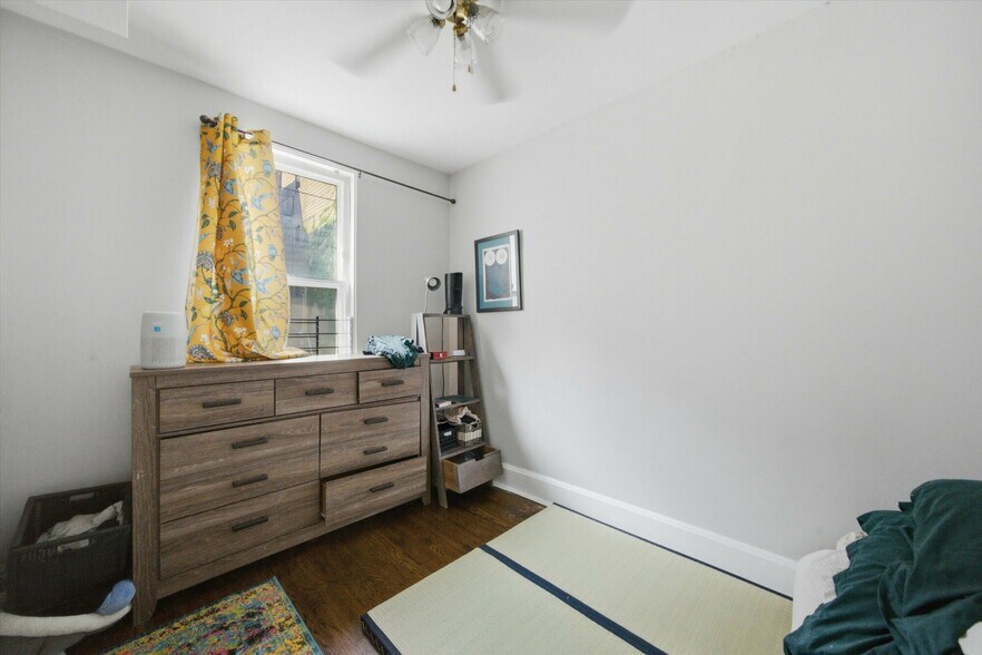 More Photos Of 905 W Fletcher St, Chicago Apartments For Sale