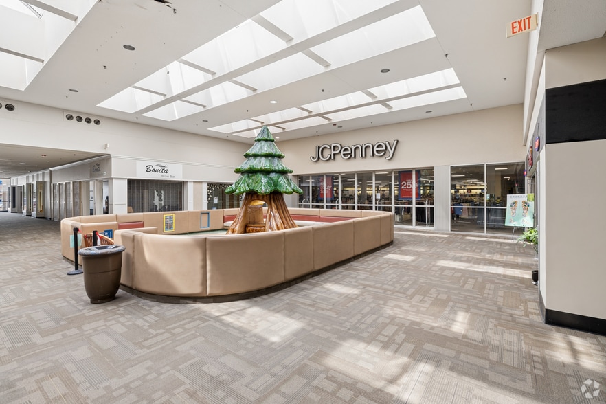 More Photos Of 4600 S Medford Dr, Lufkin General Retail For Sale
