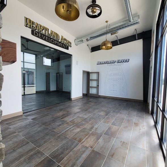 More Photos Of 2975 Heartland Dr, Grand Forks Flex For Lease