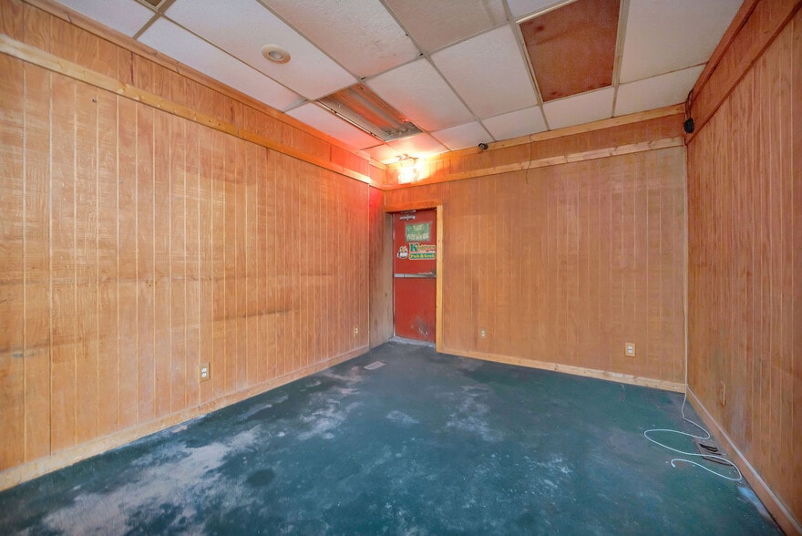 More Photos Of 100 S Brookville Pike, West College Corner Freestanding For Sale